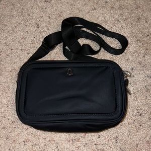 LULULEMON- crossbody camera bag